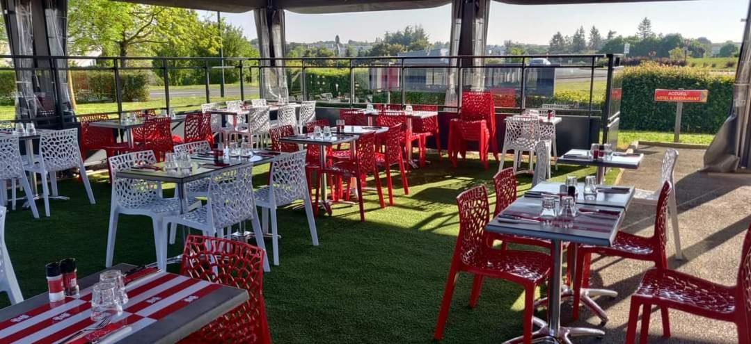 Contact Hotel Fontenay Le Comte Екстериор снимка