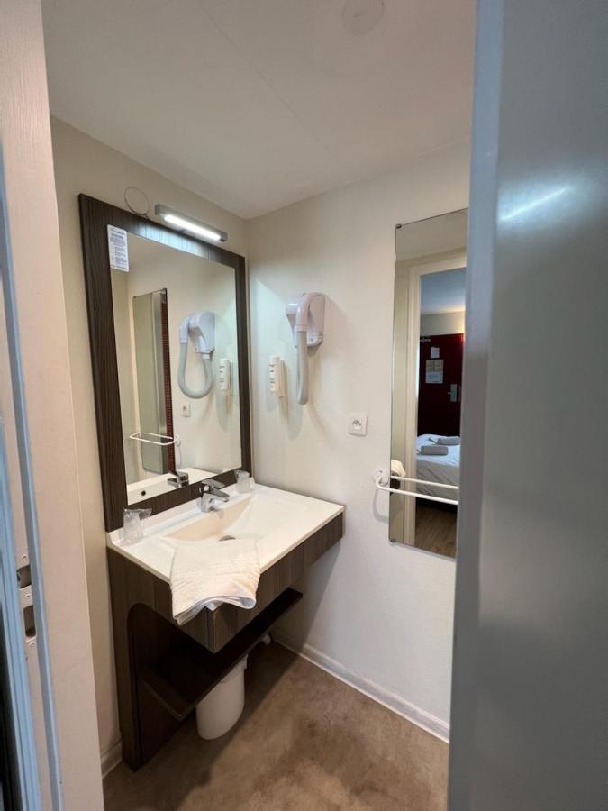 Contact Hotel Fontenay Le Comte Екстериор снимка