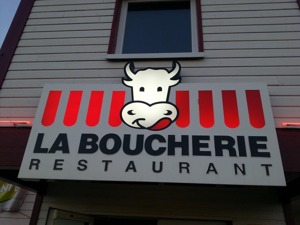 Contact Hotel Fontenay Le Comte Екстериор снимка